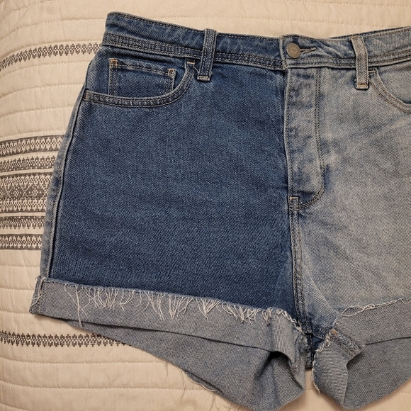 Hollister Two-tone Ultra High Rise Mom Short Size 9/29 - Picture 3 of 14